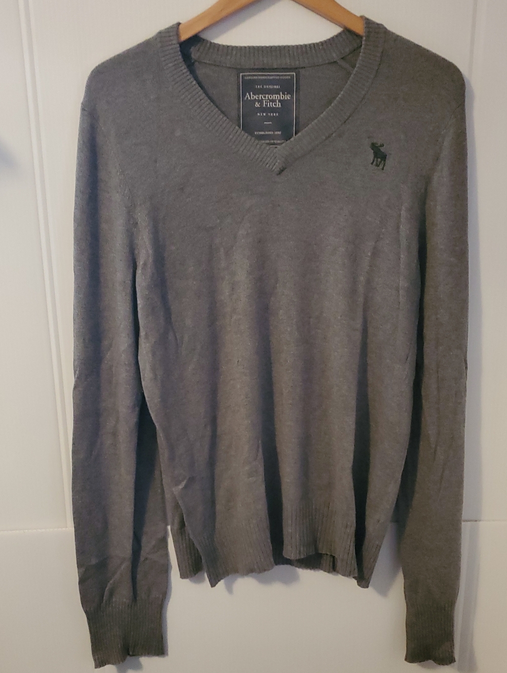 Abercrombie & Fitch Men’s V-Neck Sweater Gray Logo Size M
